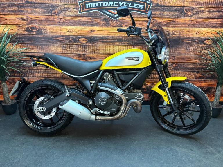 2016 Ducati Scrambler Scrambler Icon Red (MY15)  Petrol Manual