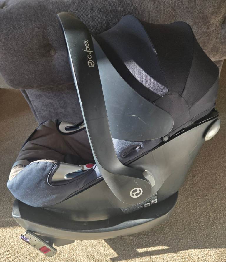 Cybex platinum baby car seat with aton Q isofix base 0 to 13kg