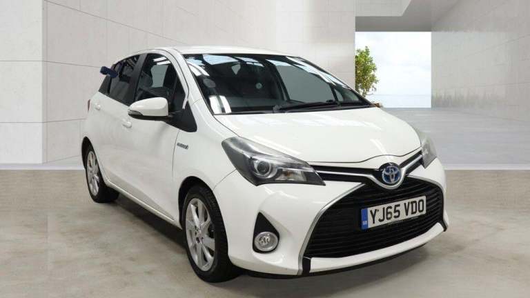 2015 Toyota Yaris 1.5 VVT-h Sport E-CVT Euro 6 5dr HATCHBACK Petrol/Electric Hybrid Automatic