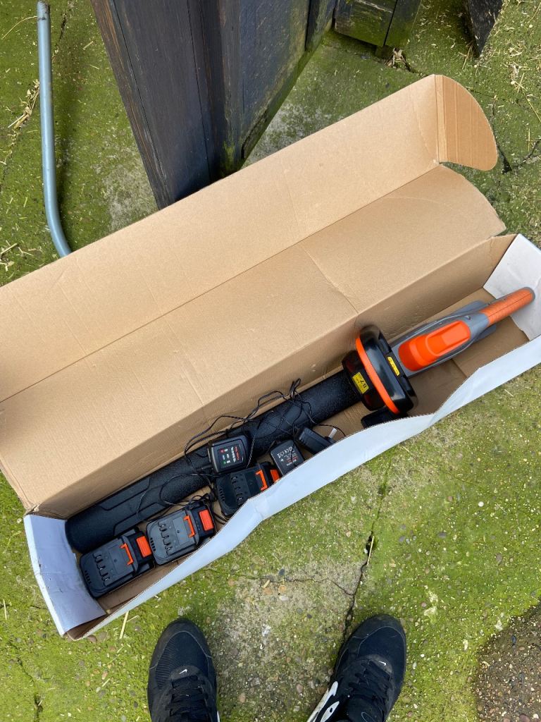 Battery Hedge trimmer 