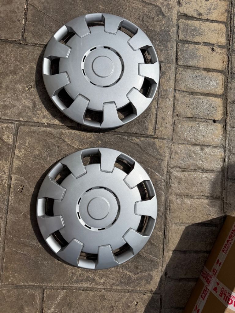Silver wheel trims 16”