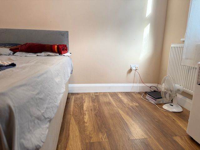 MODERN TWO BEDROOM, CLARE ROAD, CLOSE TO TUBE