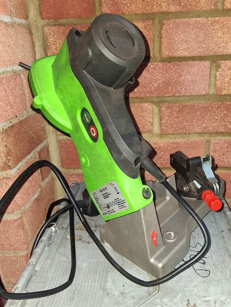 Electric chainsaw chain sharpner
