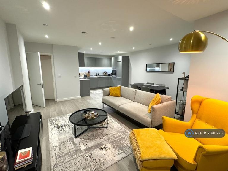 2 bedroom flat in Millstream Tower, London, N17 (2 bed) (#2390275)