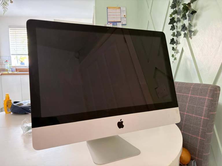 Apple iMac 21.5" Late 2009 A1311 – Original Box – £50