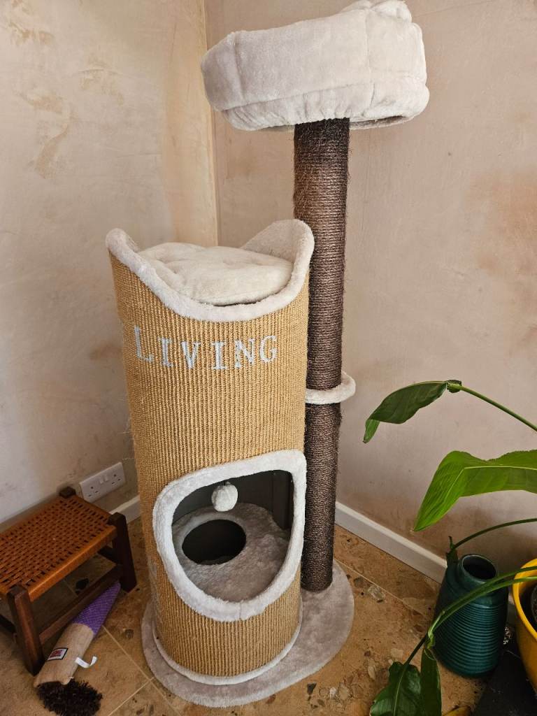 Large cat tree bed scratching post