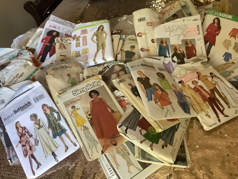 Large Bundle of paper Sewing Patterns – Simplicity, McCall's, Butterick, New Look….