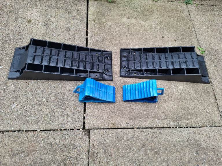 Levelling Ramps & Wheel Chocks
