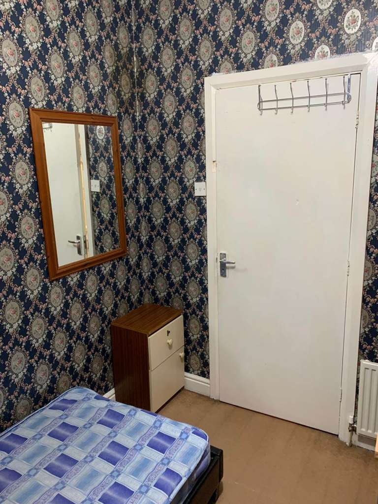 Small room for rent- Mossside, Manchester 14