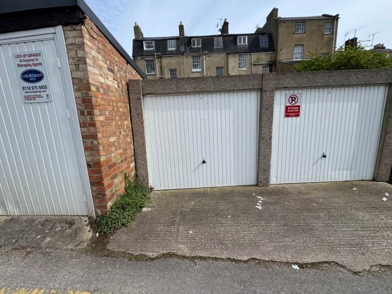 Garage/Storage to rent: Highbury Lane off Grosvenor Terrace, Cheltenham, Gloucestershire, GL52 2SA