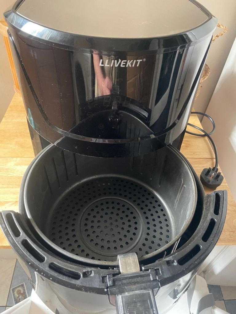 LLIVEKIT Air Fryer - Black, Good Condition