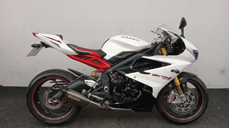 2013 TRIUMPH DAYTONA 675 R ** ARROW EXHAUST - FULL SERVICE HISTORY - WARRANTY **