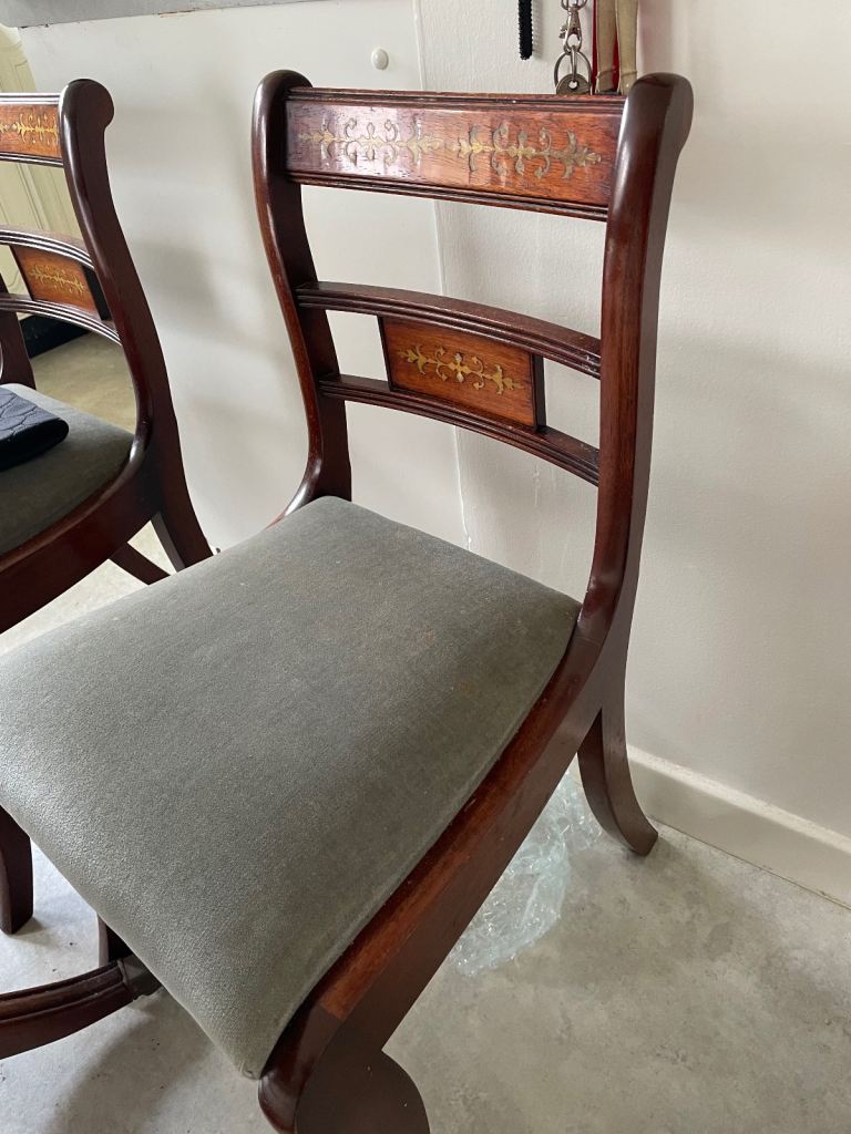 image for Round dining table with four chairs 