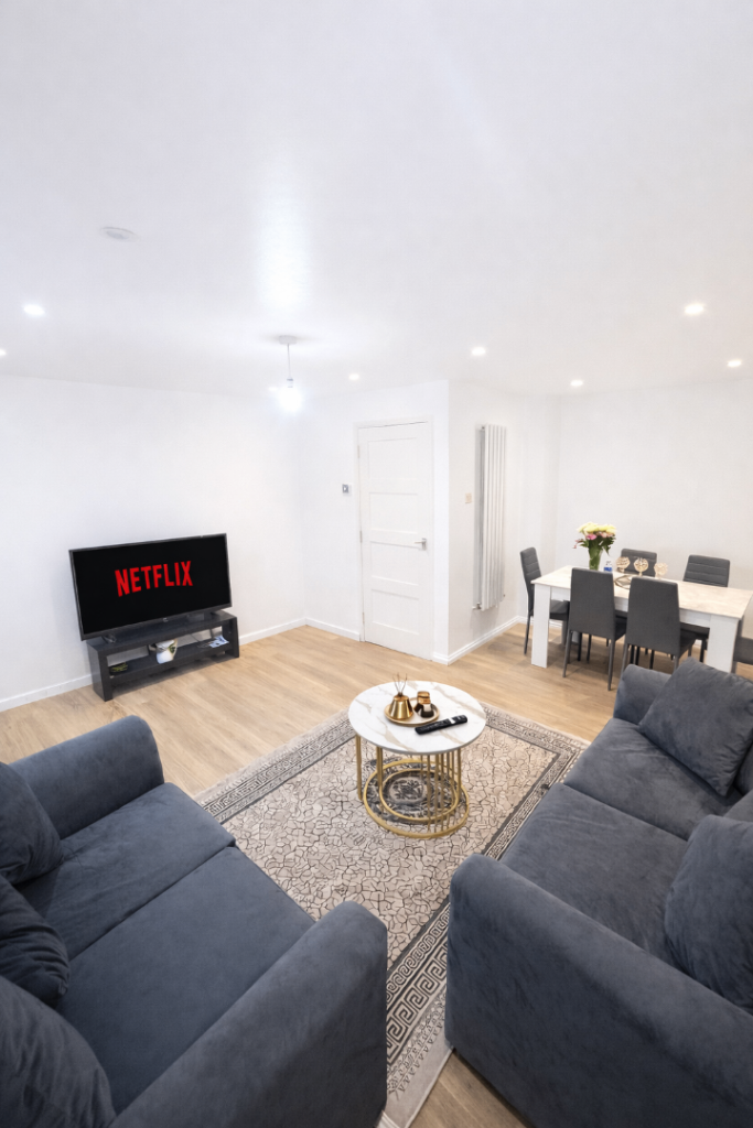 3BR Enfield House Free Parking Ideal for Contractors & Families