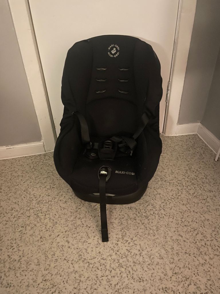 Quick sale needed! Group 1 Maxi cosi car seat priori sps black basic plus