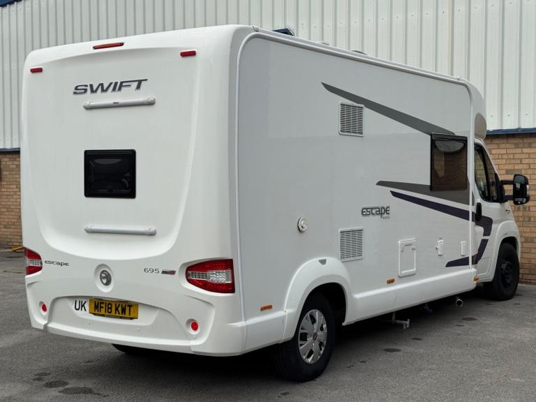 SWIFT ESCAPE 695 - 2017