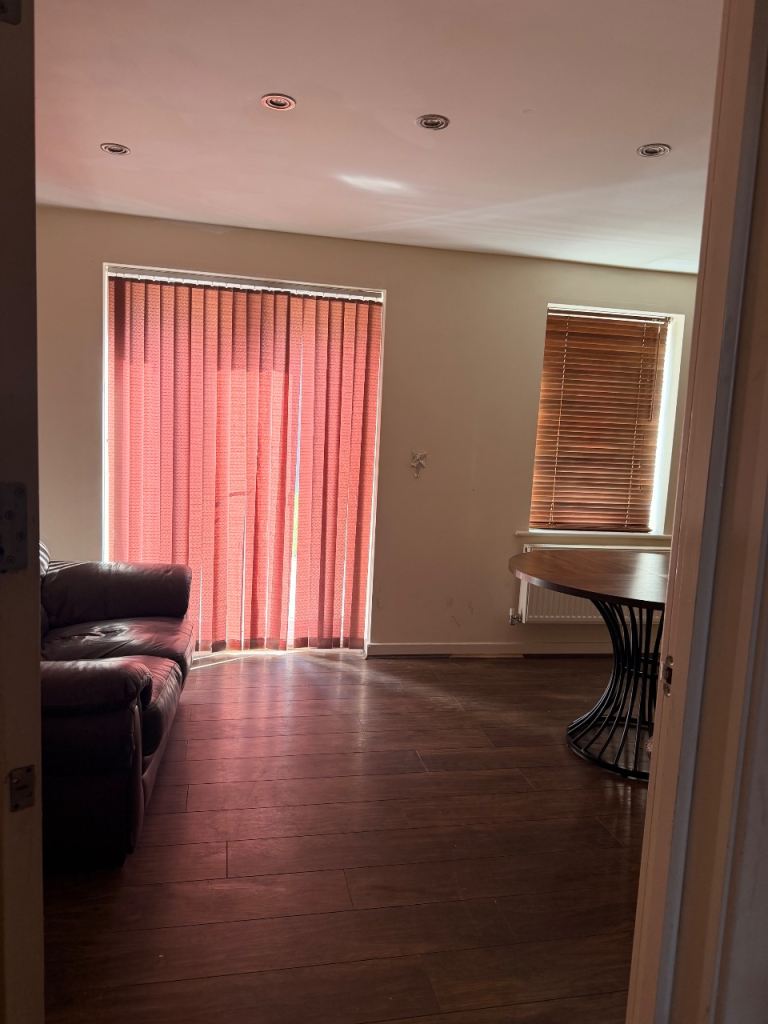 Newly Renovated 4-Bedroom House – Rooms Available