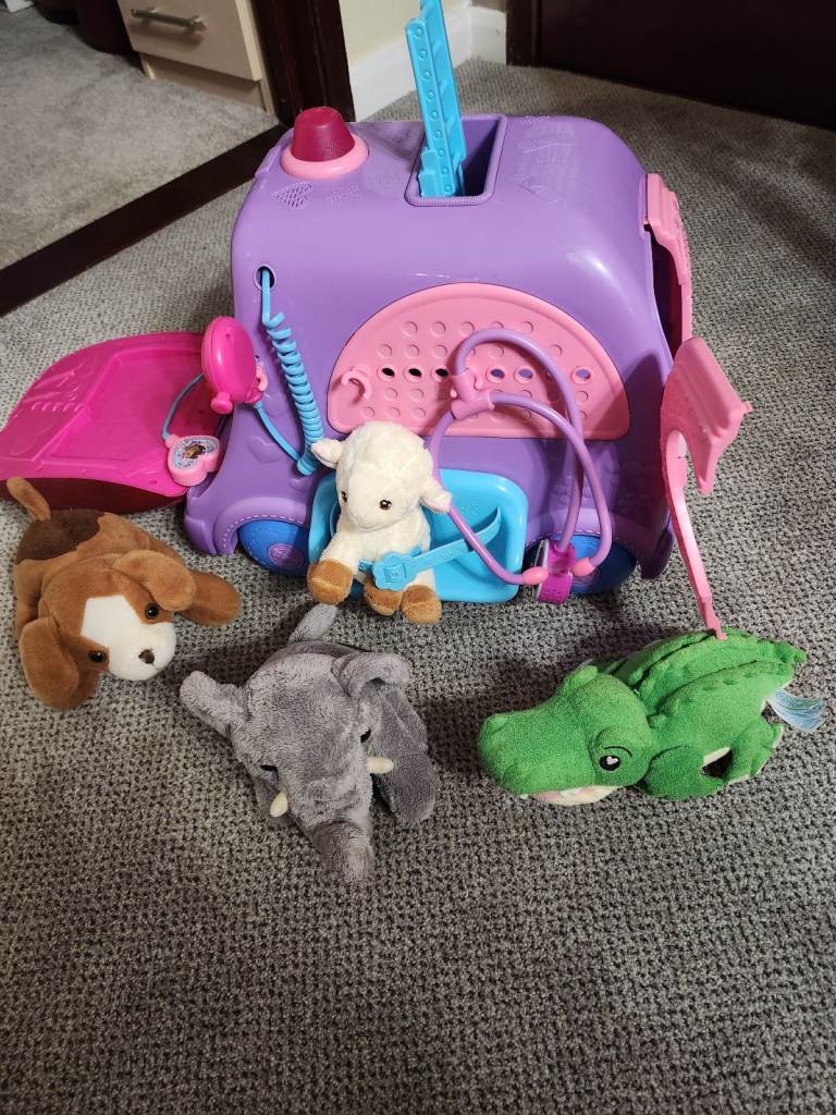 Dr mcstuffin van with flashing heart machine and animals 