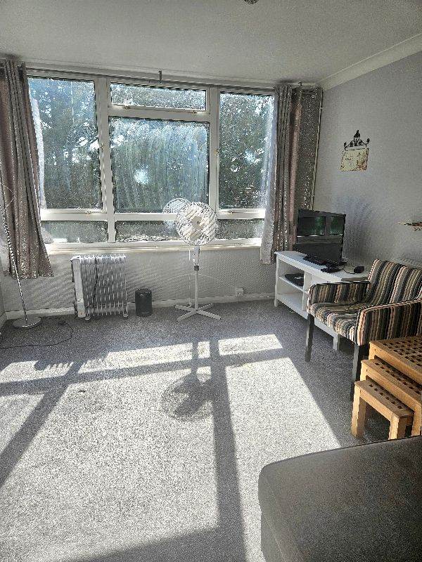 Semi Furnished Huge Double Room Zone 4 IG6