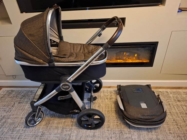 Oyster 3 Pram, travel system and accessories 