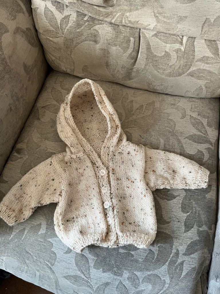 B/New HandKnitted Cream Baby Cardigan with Hood – Excellent Condition