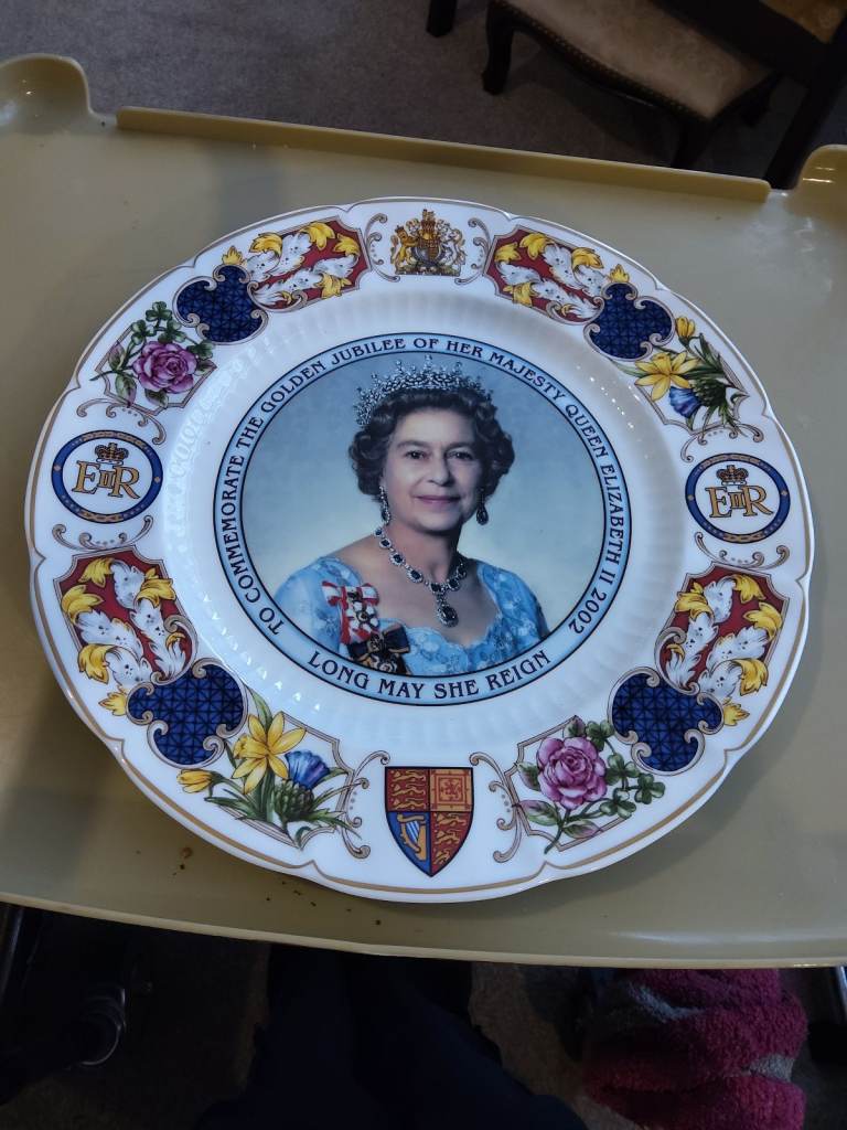 Aynsley Queen Elizabeth golden jubilee plate 