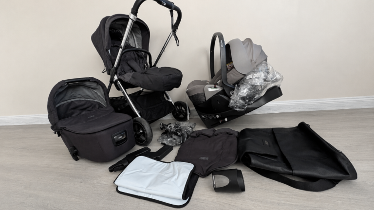 Mama and papa travel system and car seat 