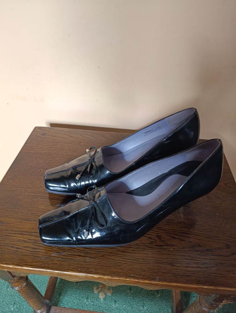 Van Dal Patent leather shoes size 5 ½ 