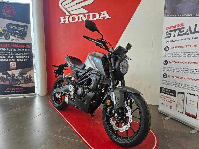 2026 HONDA CB125R in Lucent Silver Metallic 