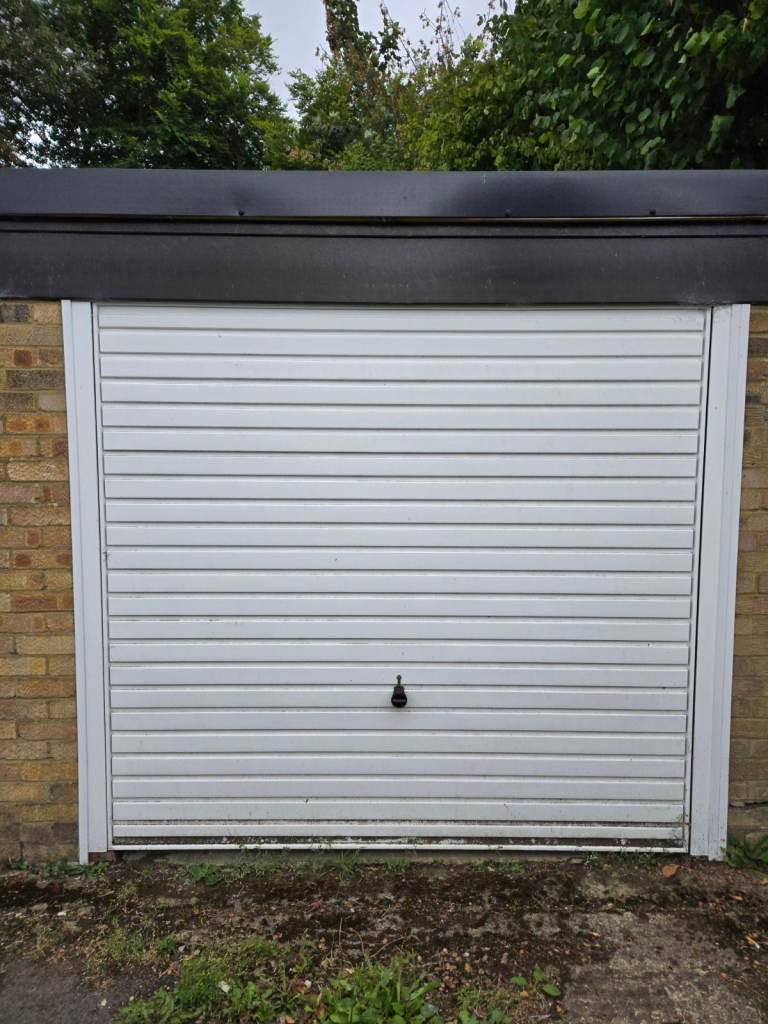 Insulated garage for rent CR3