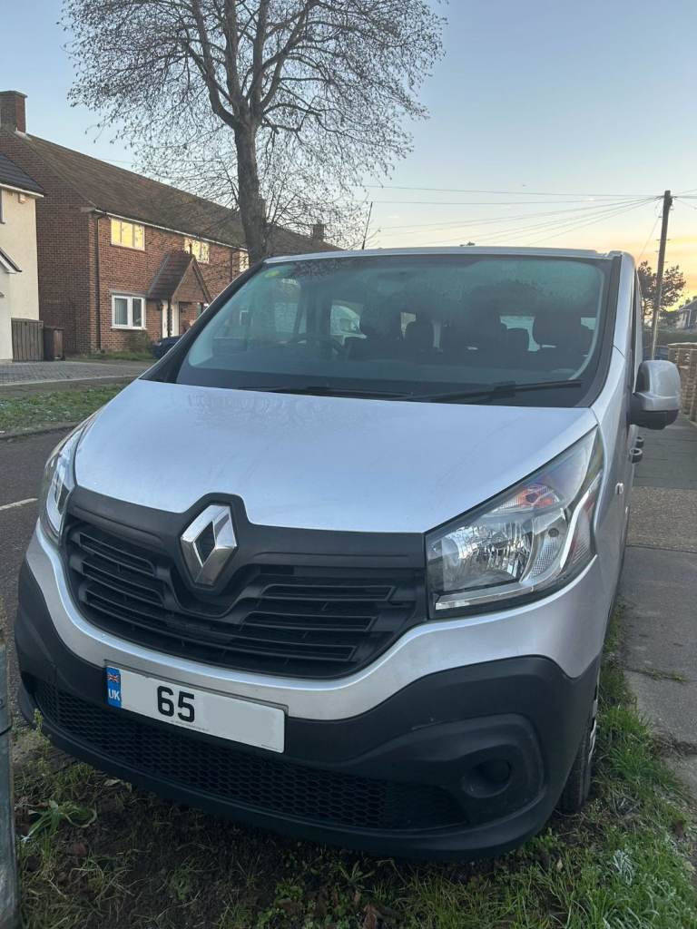 Renault Trafic minivan 