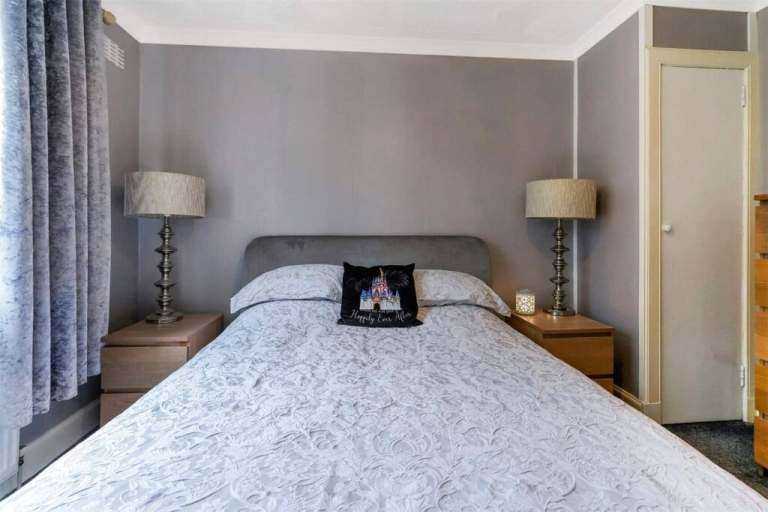 🌻Bright Double Room for Couples in Stratford - E15 | All bills included & Available immediately!