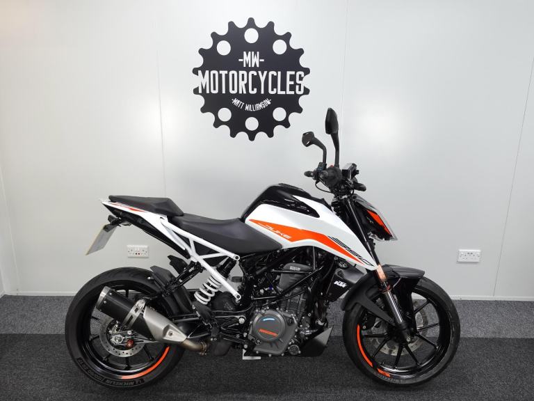 KTM 390 Duke. 2021. FSH. Heated Grips. Tail Tidy. Great Value