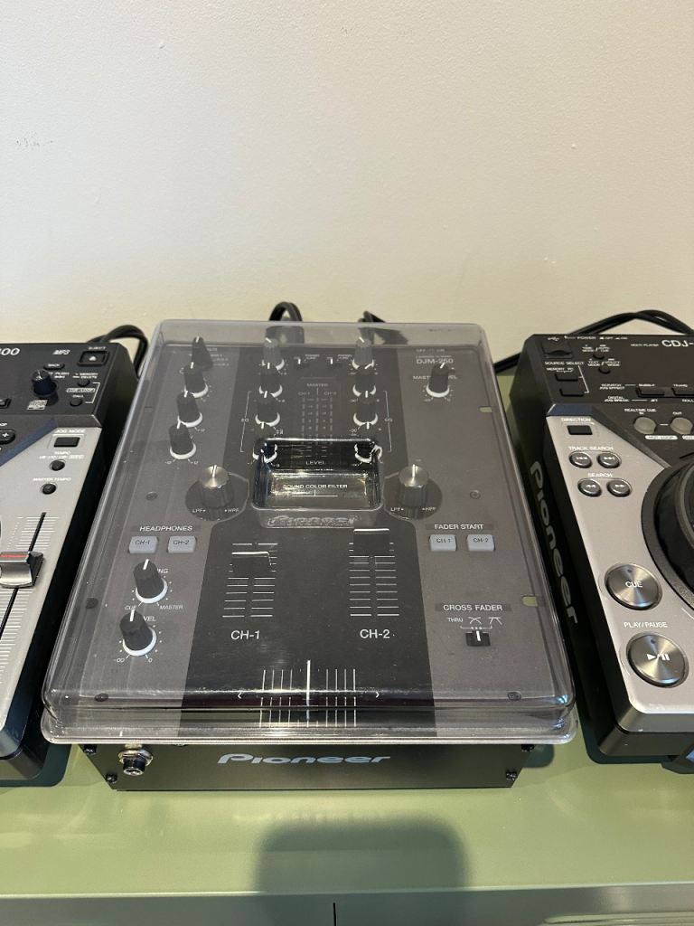 2x Pioneer CDJ-400 and DJM-250K