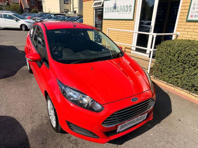2014 Ford Fiesta 1.25 Style Red 3 Door ONE OWNER £35 Road Tax Air Conditioning
