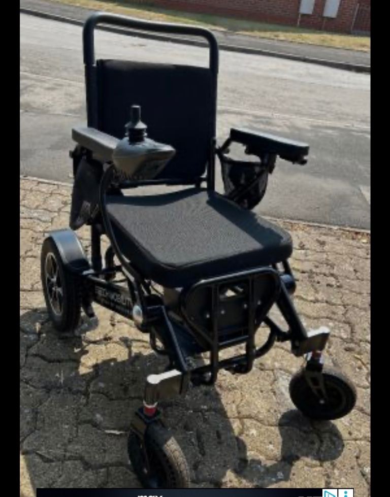 Electric wheelchair