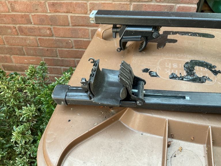 Free Universal Car Roof Bars – Good Condition