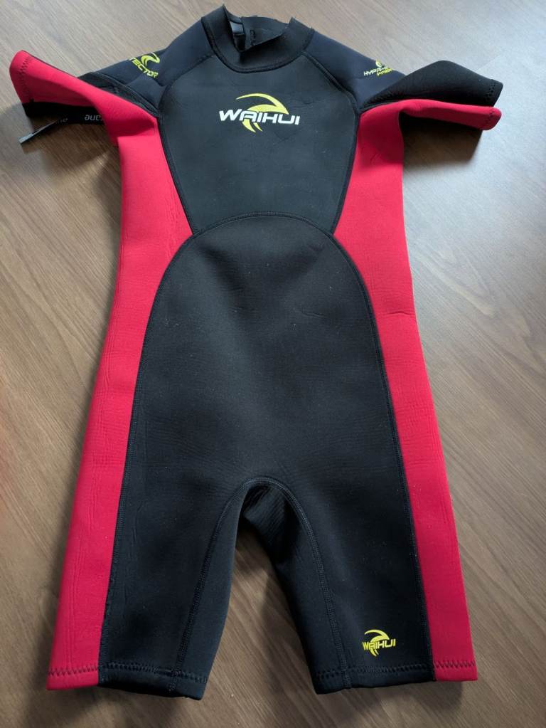 Kids wetsuit size 11-12 years