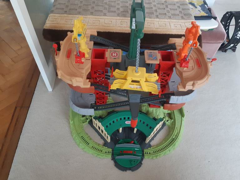 Trains & Cranes Super Tower