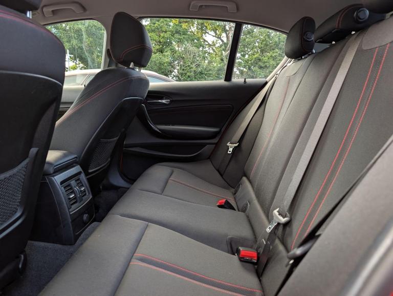 2017 BMW 1 Series 2.0 120i Sport Auto Euro 6 (s/s) 5dr HATCHBACK Petrol Automatic