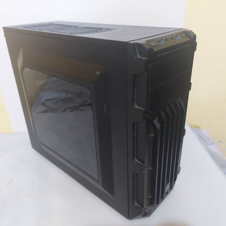 ATX Corsair case Custom Budget Gaming PC (TINY PROBLEMS/TESTED)