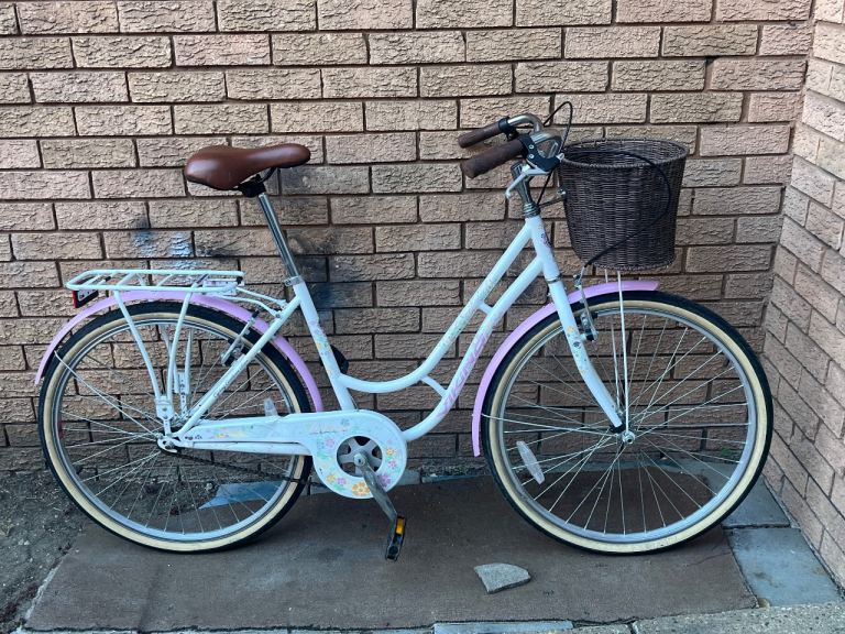 ADULT WOMEN  CITY BIKE VIKING CRYSTAL IN GREAT CONDITION 