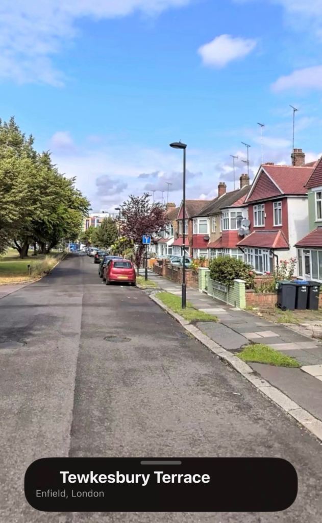 Rent Double Room - 10 minutes' walk to Bounds Green Tube Station (Zone 3/4)