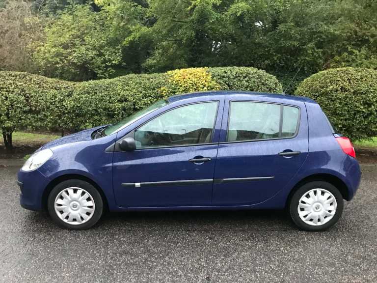 Renault Clio 1.2 mot 7 months economical small car that is low cost tax and insuranse