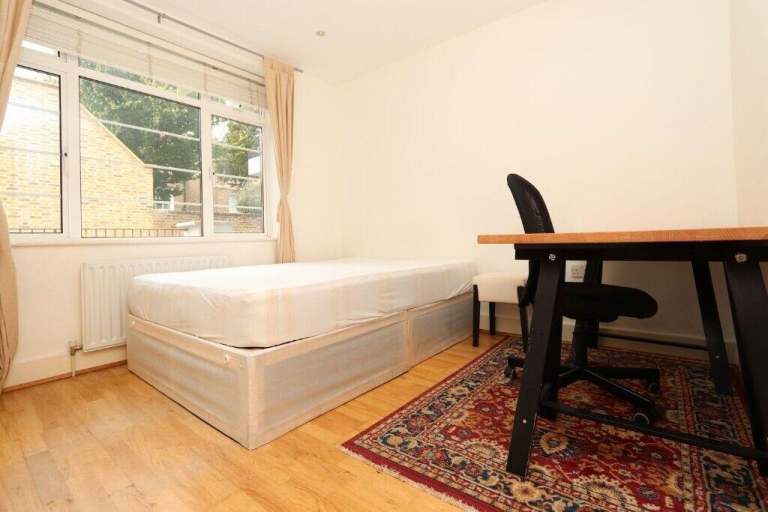 Stepney Green Double Room Available Now 0 deposit available