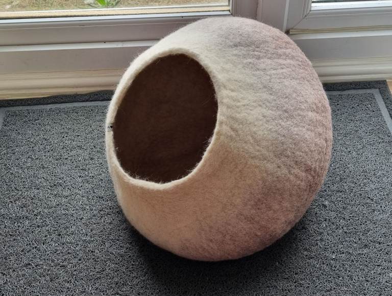Cat cove cocoon by Viava