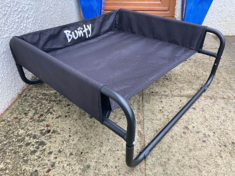 BUNTY INDOOR & OUTDOOR RAISED DOG BED as new
