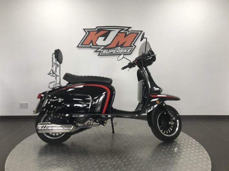 ROYAL ALLOY GT 125 E5 IN BLACK, 1 OWNER, 1,435 MILES WITH EXTRAS
