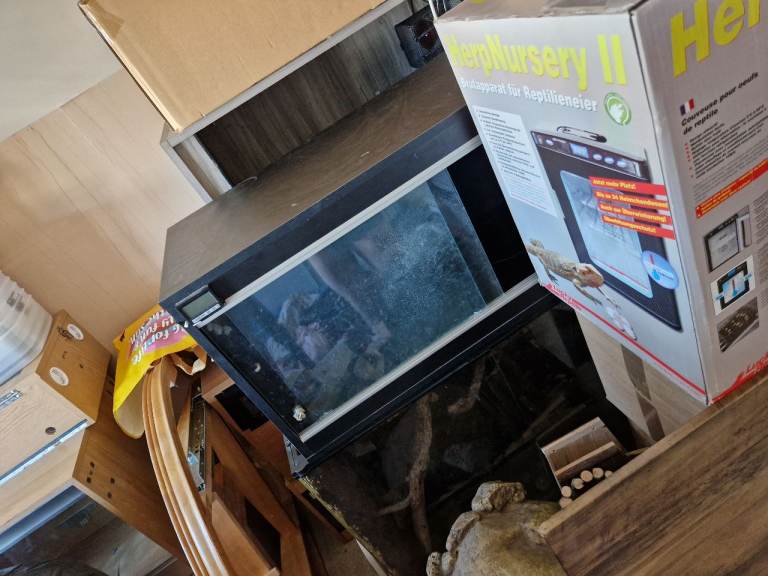 Reptile vivs & acessories