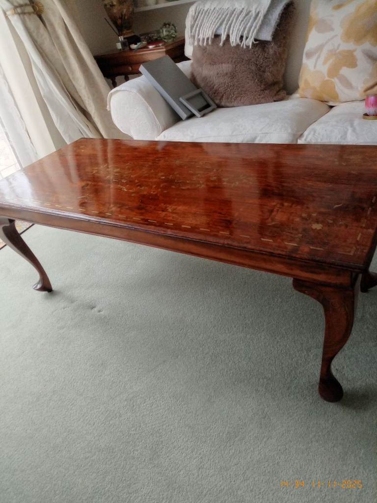 Solid Wood Coffee Table with Detailed Inlay – AS NEW Condition